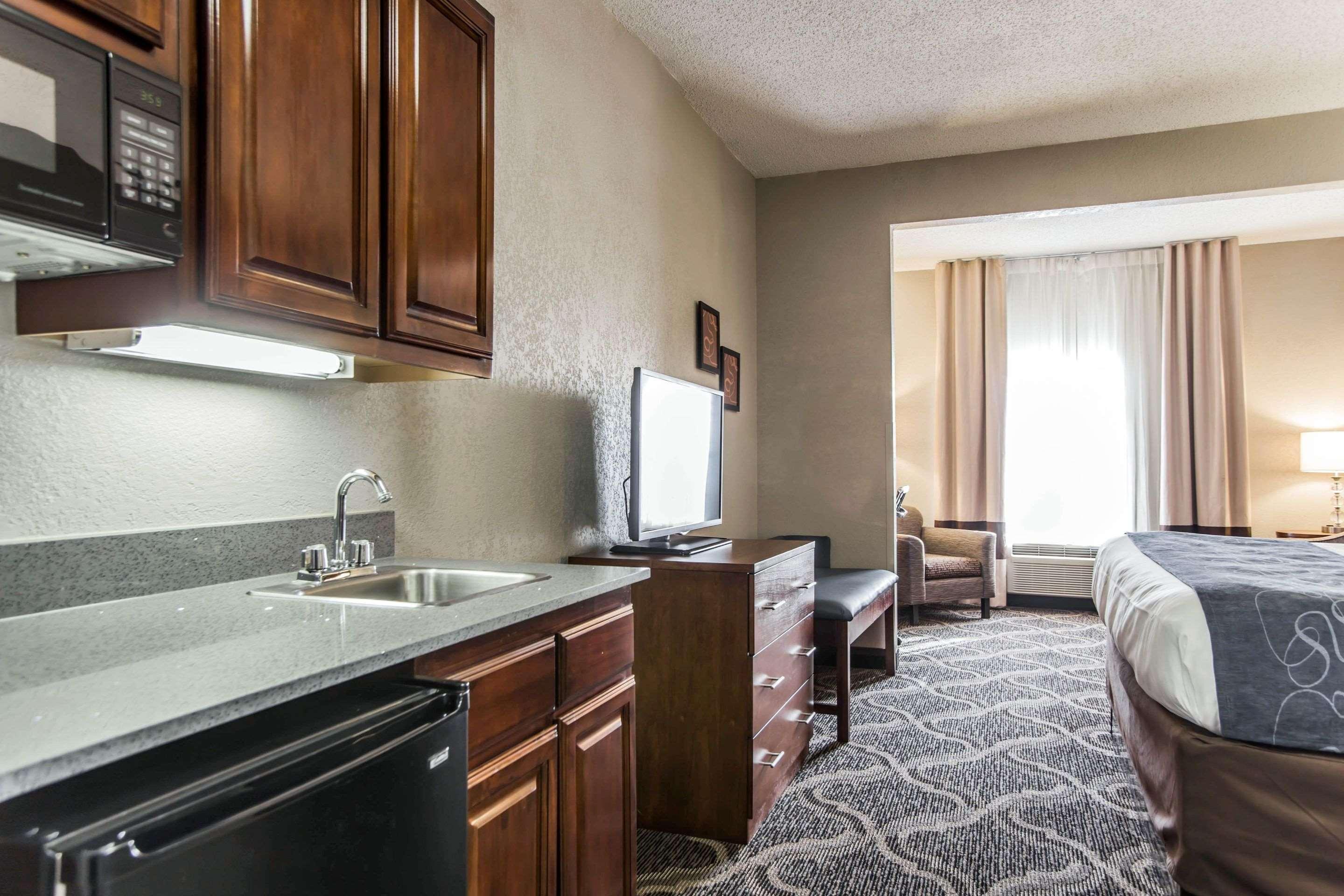 Comfort Suites Pineville - Ballantyne Area Exterior photo