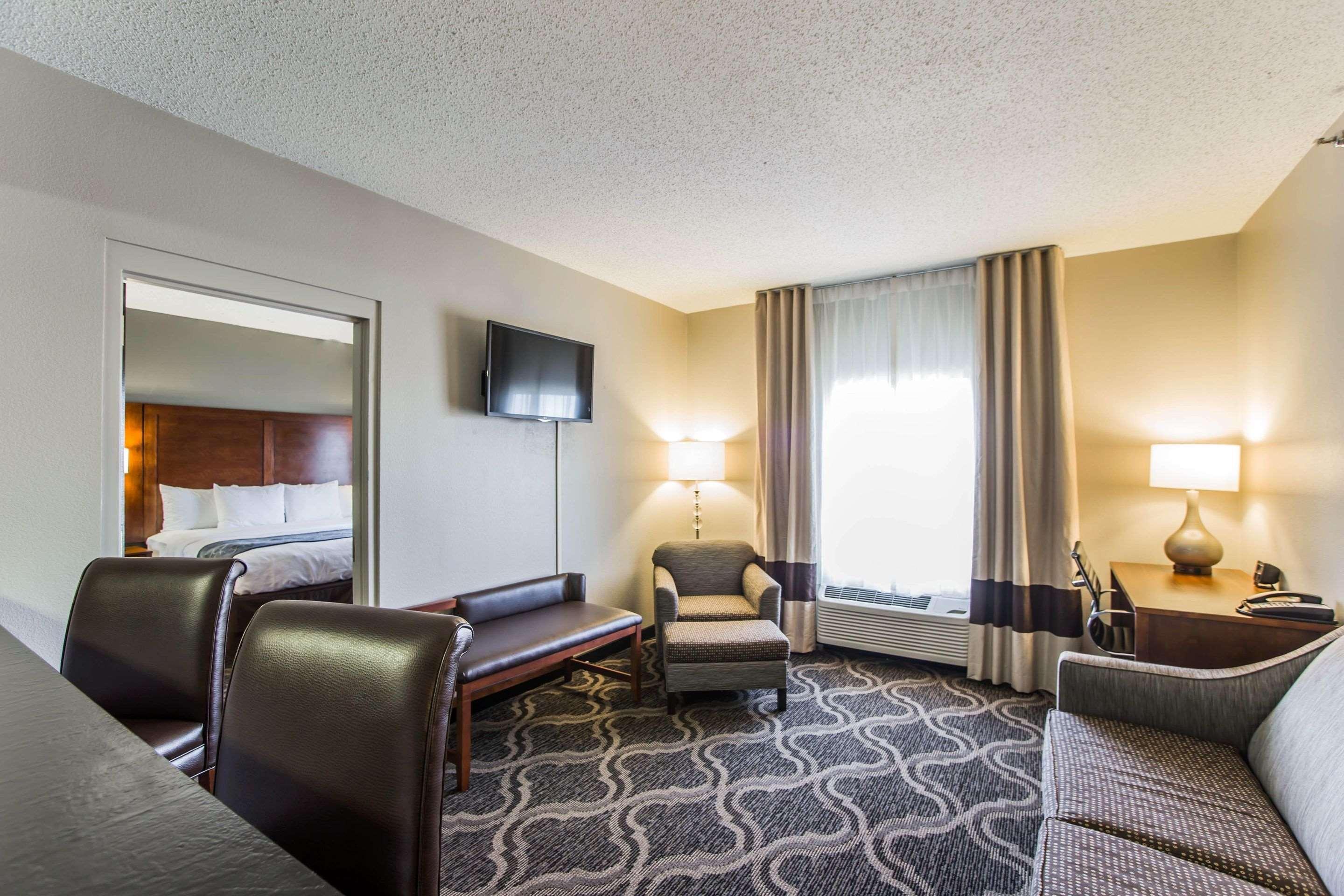 Comfort Suites Pineville - Ballantyne Area Exterior photo
