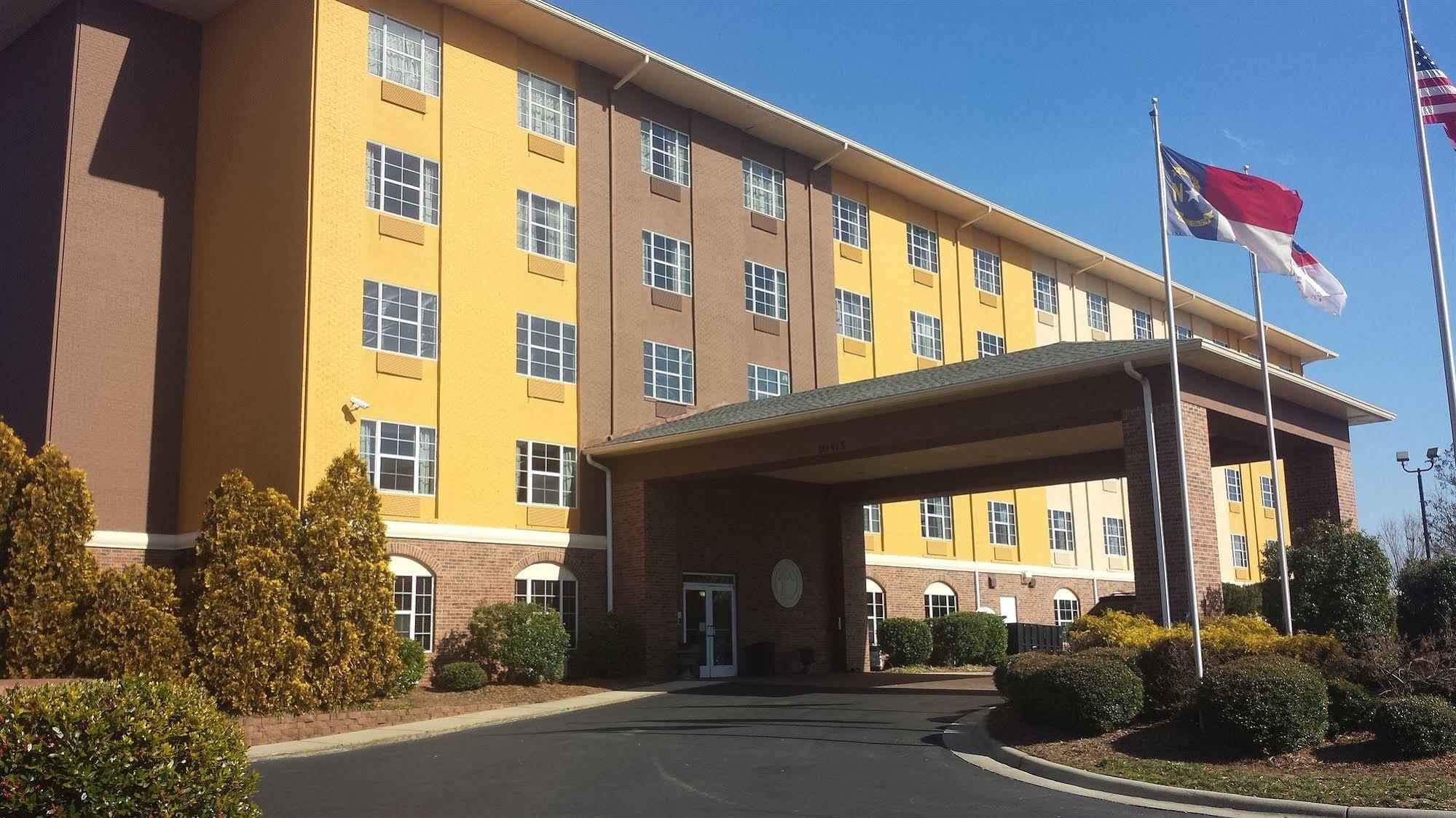 Comfort Suites Pineville - Ballantyne Area Exterior photo